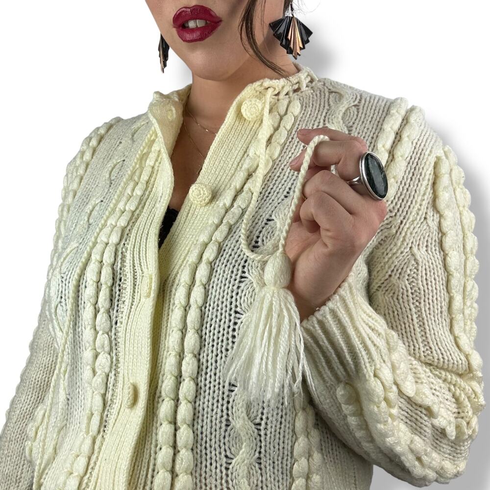 1970's cream cable knit cardigan with tassels - Picture 6 of 17
